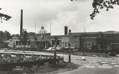 605768 Gezicht op de N.V. Internationale Vleeswaren- en Conservenfabrieken Gevato (Odijkerweg 2) te Driebergen-Rijsenburg.